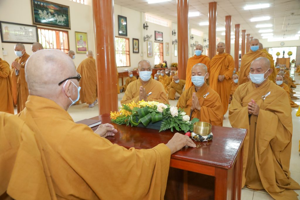 Cần Thơ: Ban Trị sự Phật giáo thành phố tác pháp An cư Kiết hạ PL.2565