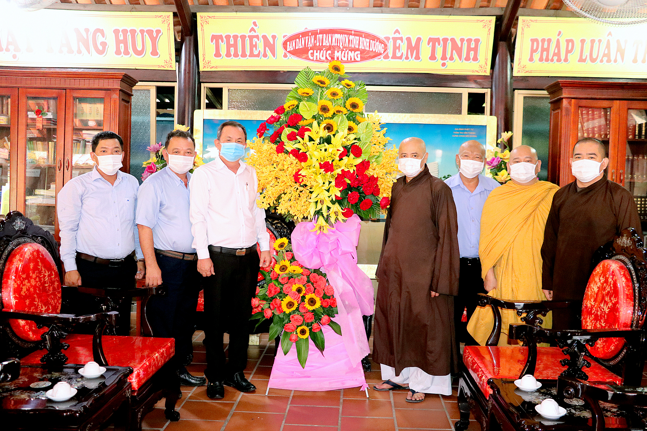 Bình Dương: Lãnh đạo Ban Dân vận, Ủy ban MTTQVN tỉnh chúc mừng Đại lễ Phật Đản PL.2565