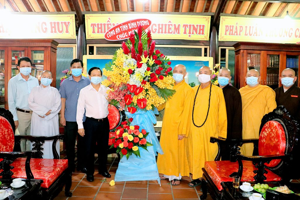 Bình Dương: Lãnh đạo Công an tỉnh chúc mừng Đại lễ Phật đản PL.2565