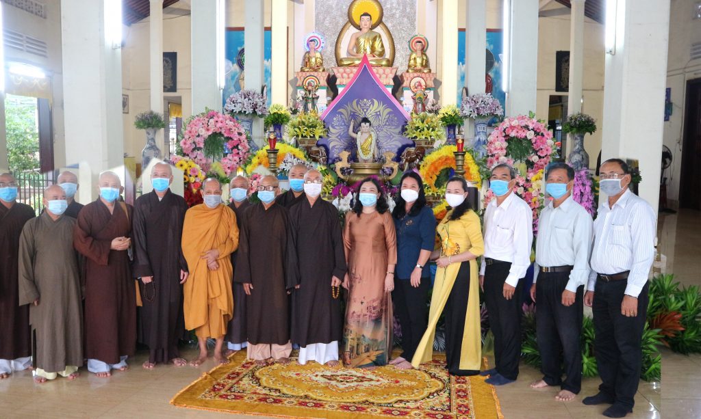 Bến Tre: Lãnh đạo chính quyền tỉnh chúc mừng Đại lễ Phật Đản PL. 2565