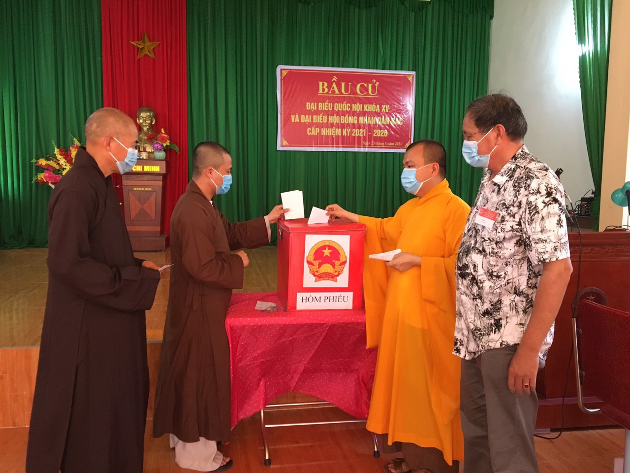 Nghệ An: Chư Tăng, Phật tử chùa An Thái thực hiện quyền, trách nhiệm của mình trong ngày hội bầu cử