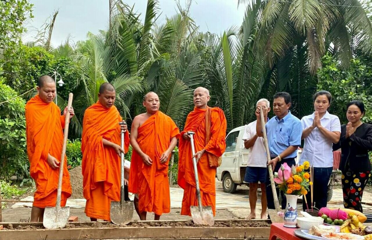 Trà Vinh: Hội ĐKSSYN huyện Trà Cú khởi công xây dựng nhà Đại đoàn kết số 20