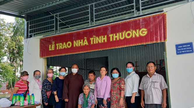 Đồng Tháp: Chùa Thiền Kim trao nhà tình thương