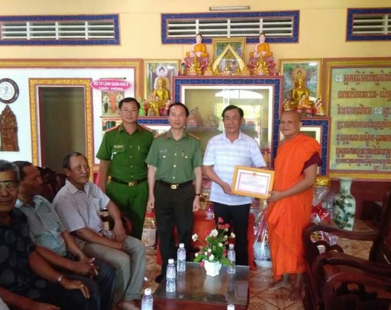 Trà Vinh: Lãnh đạo tỉnh thăm tặng quà chùa Long Trường