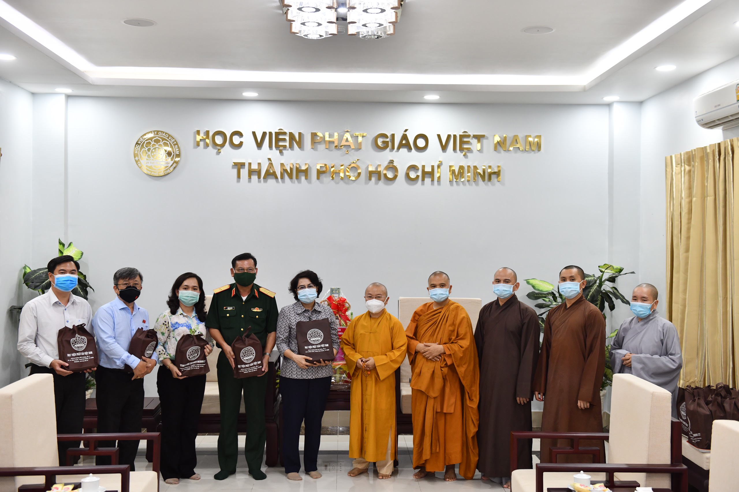 TP.HCM: Phái đoàn ứng cử viên Đại biểu Quốc hội khóa XV thăm Học viện Phật giáo Việt Nam