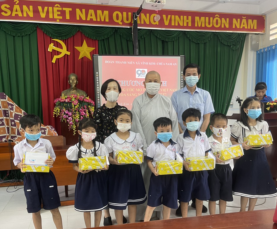 Tiền Giang: Chùa Nam An hỗ trợ chương trình “Thắp sáng ước mơ tuổi trẻ Việt Nam”
