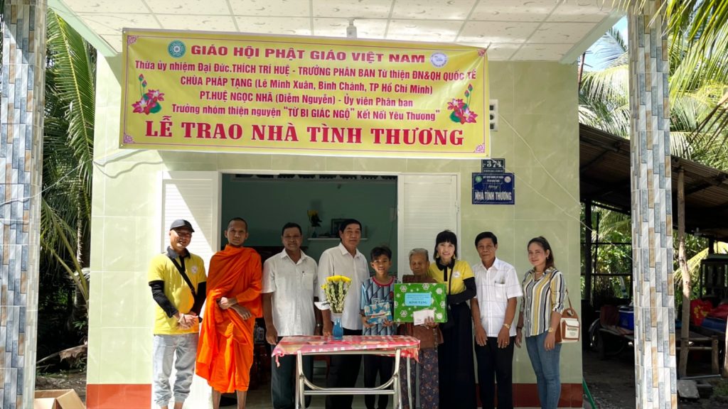 Trà Vinh: Nhóm thiện nguyện “Từ bi giác ngộ kết nối yêu thương” bàn giao nhà tình thương tại huyện Càng Long