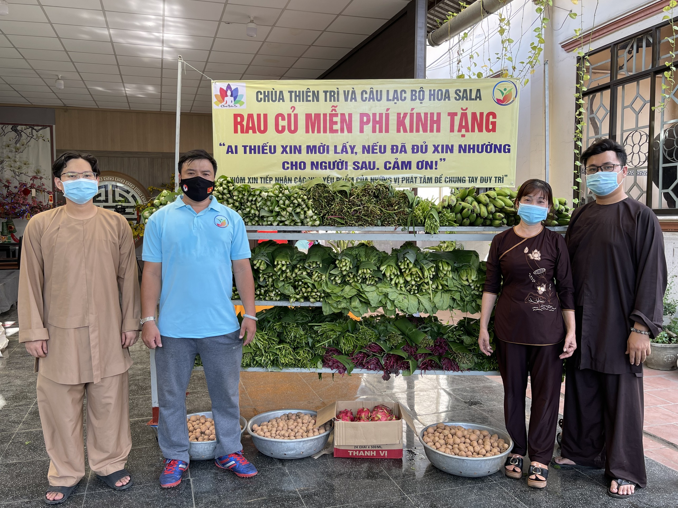 TP.HCM: Chùa Thiên Trì duy trì hỗ trợ hơn 600 suất cơm từ thiện và 150 Kg rau xanh tại huyện Bình Chánh