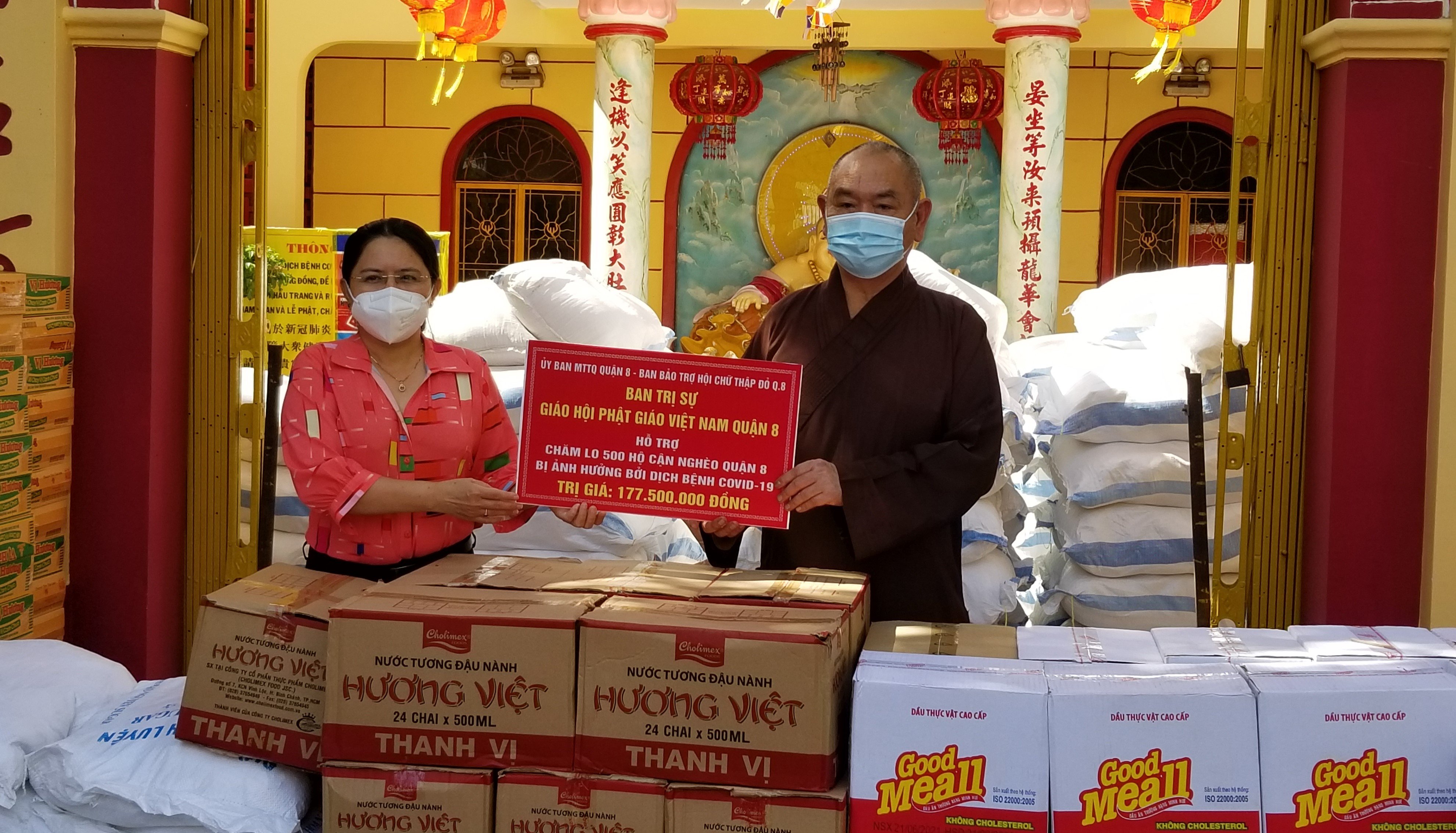 TP.HCM: BTS Giáo hội Phật giáo thành phố hỗ trợ Phật giáo quận 8 chăm lo cho người dân nghèo bị ảnh hưởng bởi dịch bệnh COVID-19