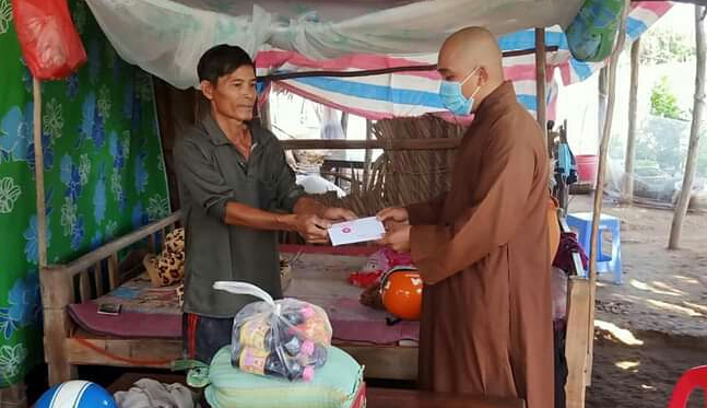 Trà Vinh: Chùa Khánh Minh hỗ trợ xây dựng nhà cho hộ khó khăn