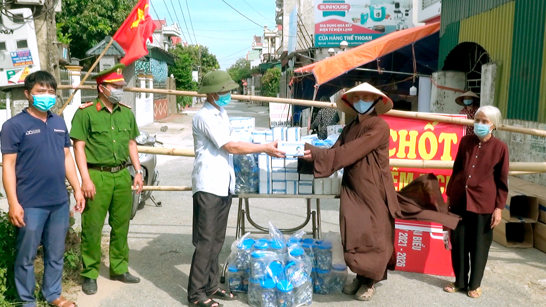Thái Bình: Tăng Ni Phật tử tỉnh đồng hành cùng với bà con vùng dịch
