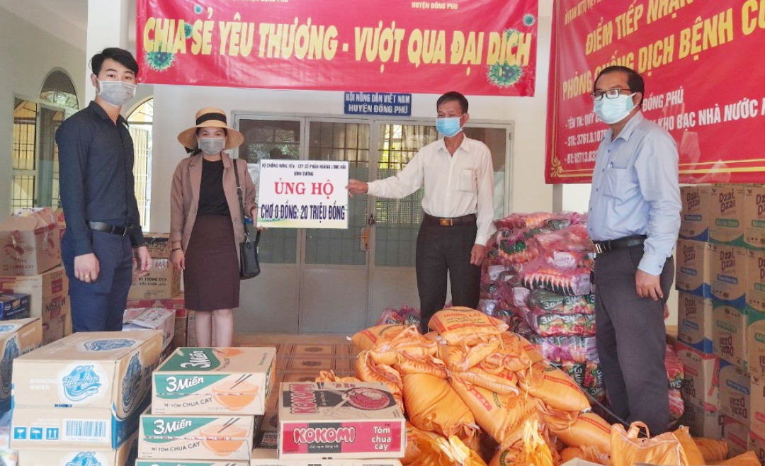 Bình Phước: Trao tặng 20 triệu đồng cho Ban Tổ chức “Chợ lưu động 0 đồng”
