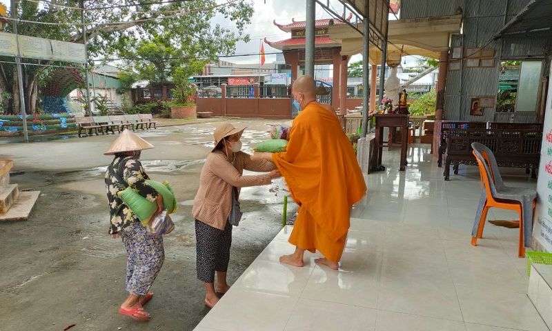 Cần Thơ: Tịnh xá Ngọc Liên trao quà đến người dân xã Thạnh Quới