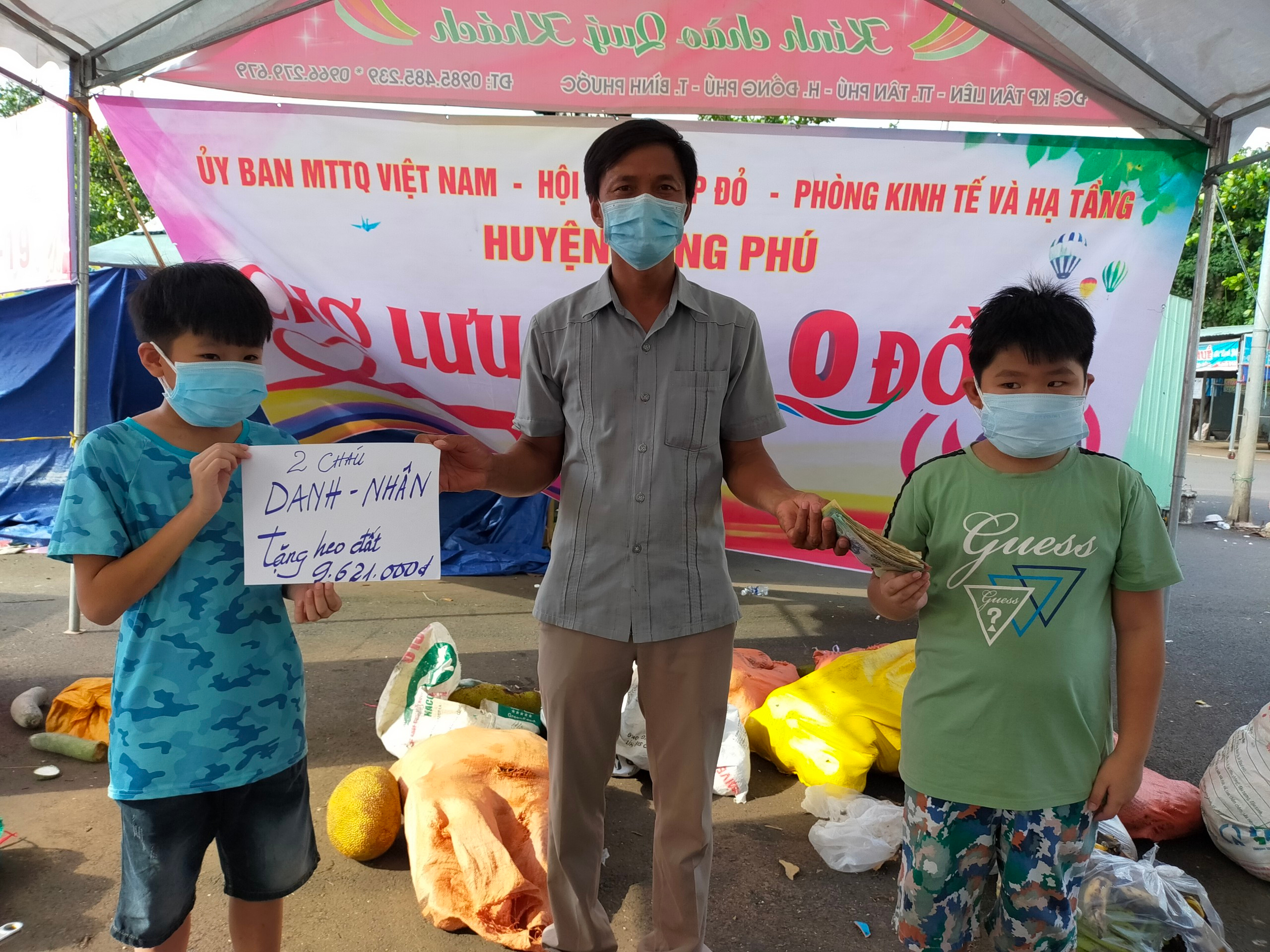Hai cháu nhỏ ủng hộ gần 10 triệu đồng cho người khó khăn do dịch Covid-19