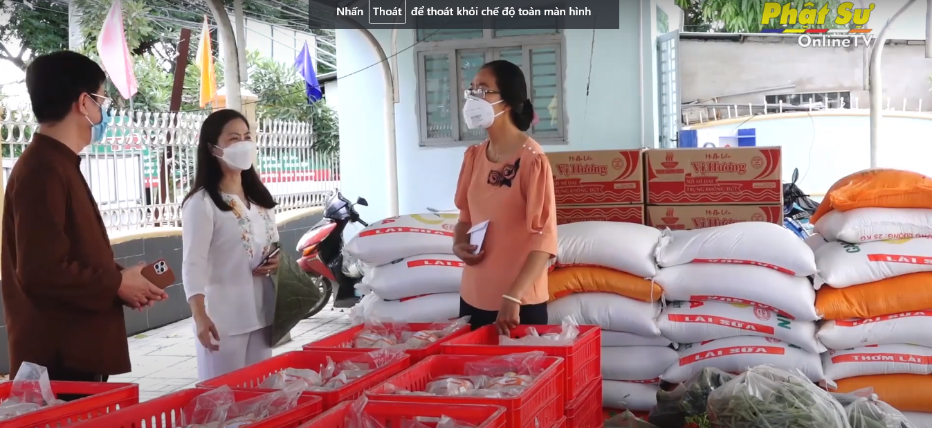[Video] TP.HCM: HVPGVN và nhóm từ thiện Sen Vàng tiếp tục trao quà hỗ trợ người dân khó khăn trong đại dịch