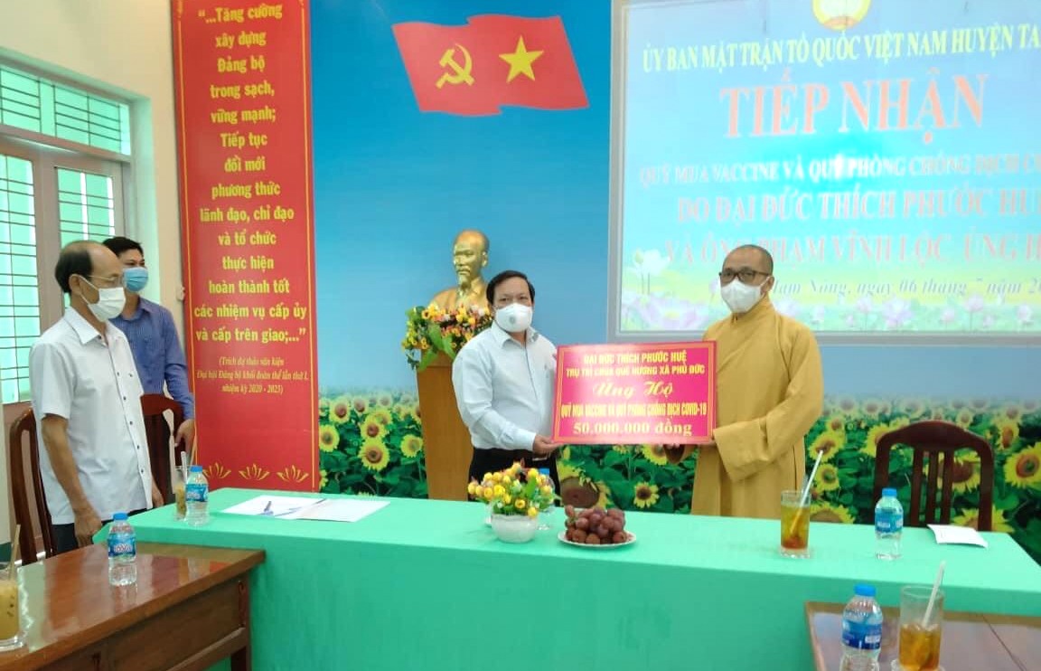 Đồng Tháp: Chùa Quê Hương ủng hộ Quỹ mua vắc xin phòng, chống dịch COVID-19