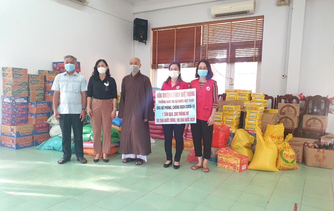 Bình Dương: Trao yêu thương đến bà con bị ảnh hưởng bởi dịch Covid-19 tại huyện Phú Giáo và phường Phú Cường