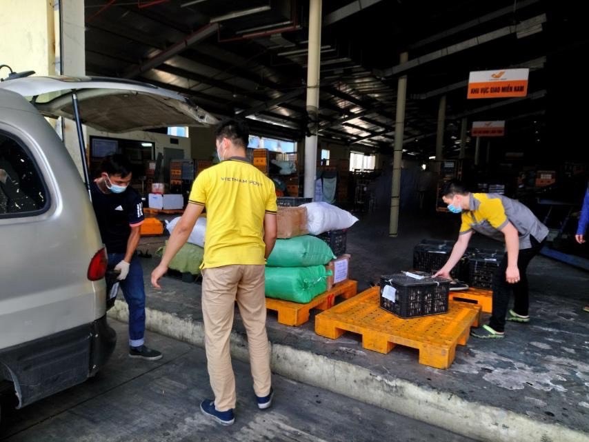 Vietnam Post vận chuyển miễn phí lô hàng nông sản đến Học viện Phật giáo TP. Hồ Chí Minh