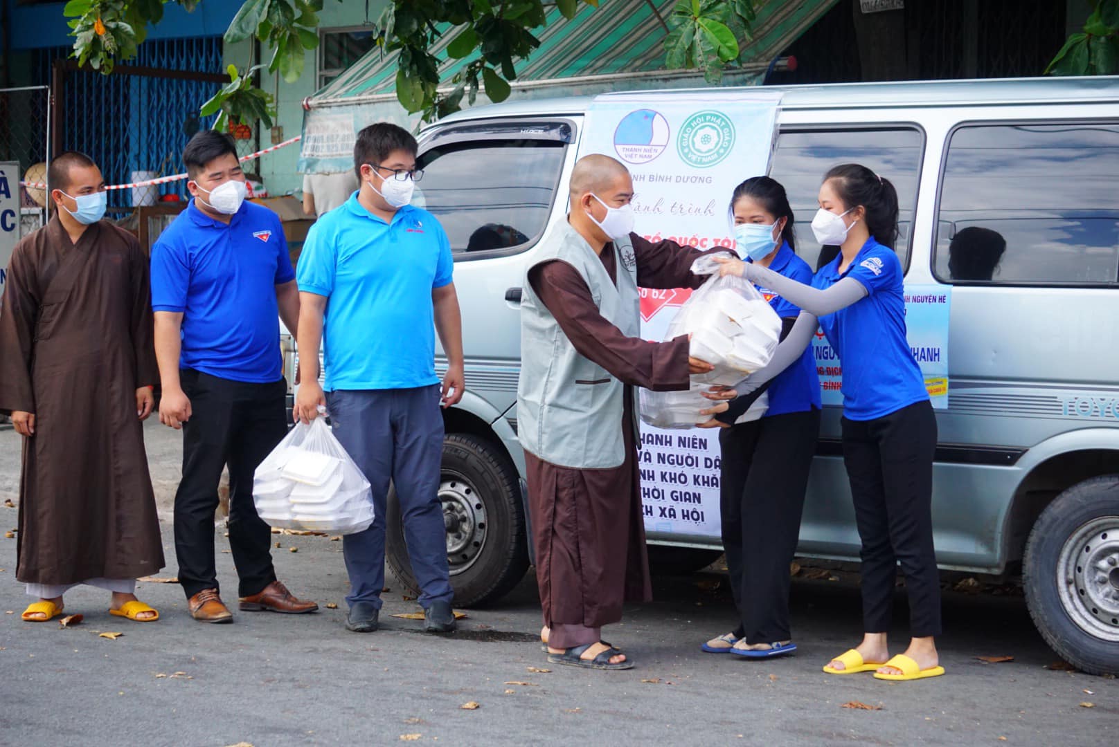 Bình Dương: Hỗ trợ 20.000 suất cơm cho thanh niên công nhân và bà con gặp khó khăn mùa dịch bệnh