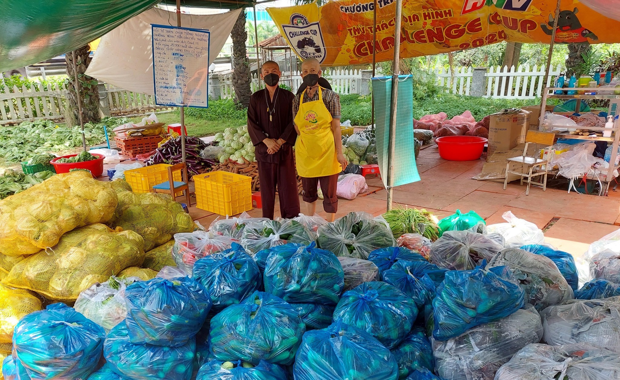 TP.HCM: Hàng ngàn gia đình thuộc 65 điểm phong tỏa có rau, củ sạch dùng trong vài ngày
