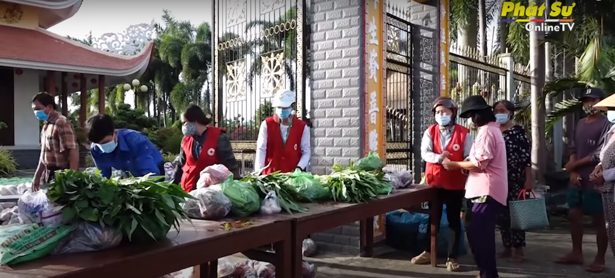 [Video] Tiền Giang: “Chợ 0 đồng” chùa Trường Phước chia sẻ khó khăn với người dân trong đại dịch COVID-19