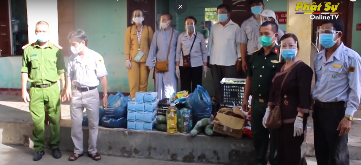 [Video] Bình Phước: Chùa Pháp Huyền tặng hàng hóa cho các khu cách ly tại Đồng Phú