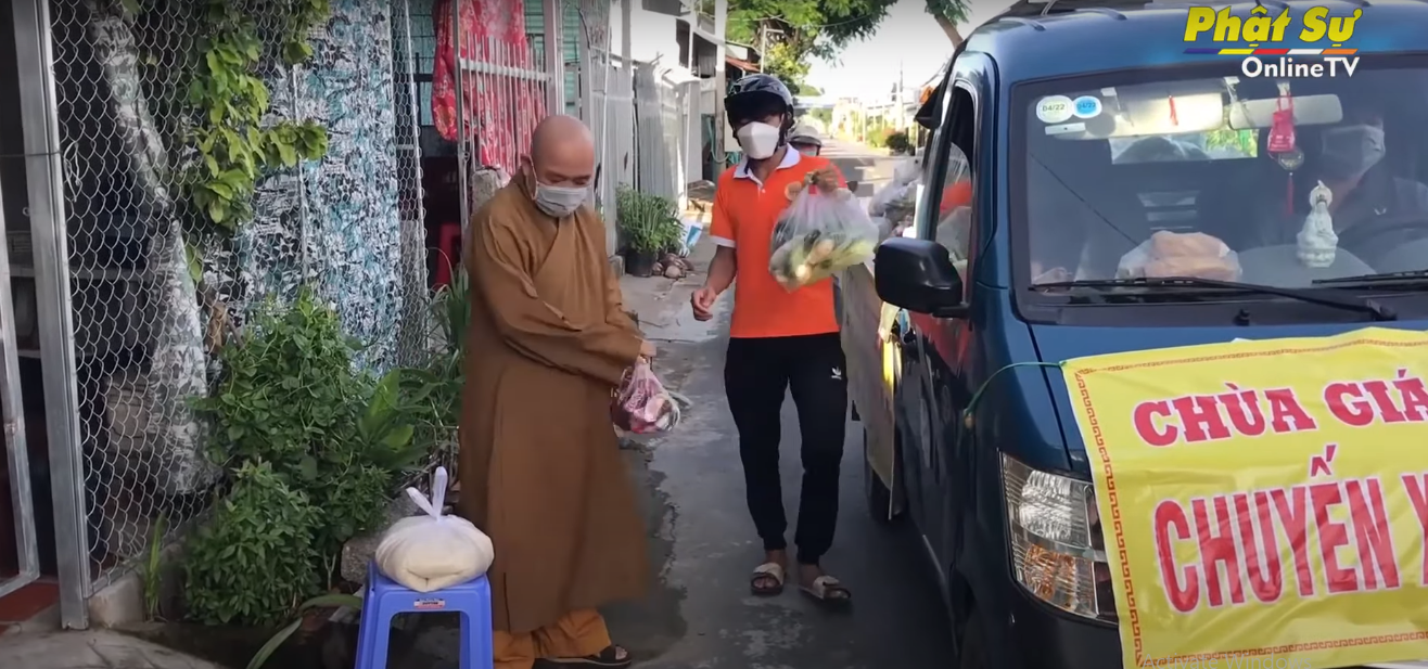 Video] Cần Thơ: Chùa Giác Nguyên tặng 600 phần quà cho bà con khó khăn vì dịch COVID-19