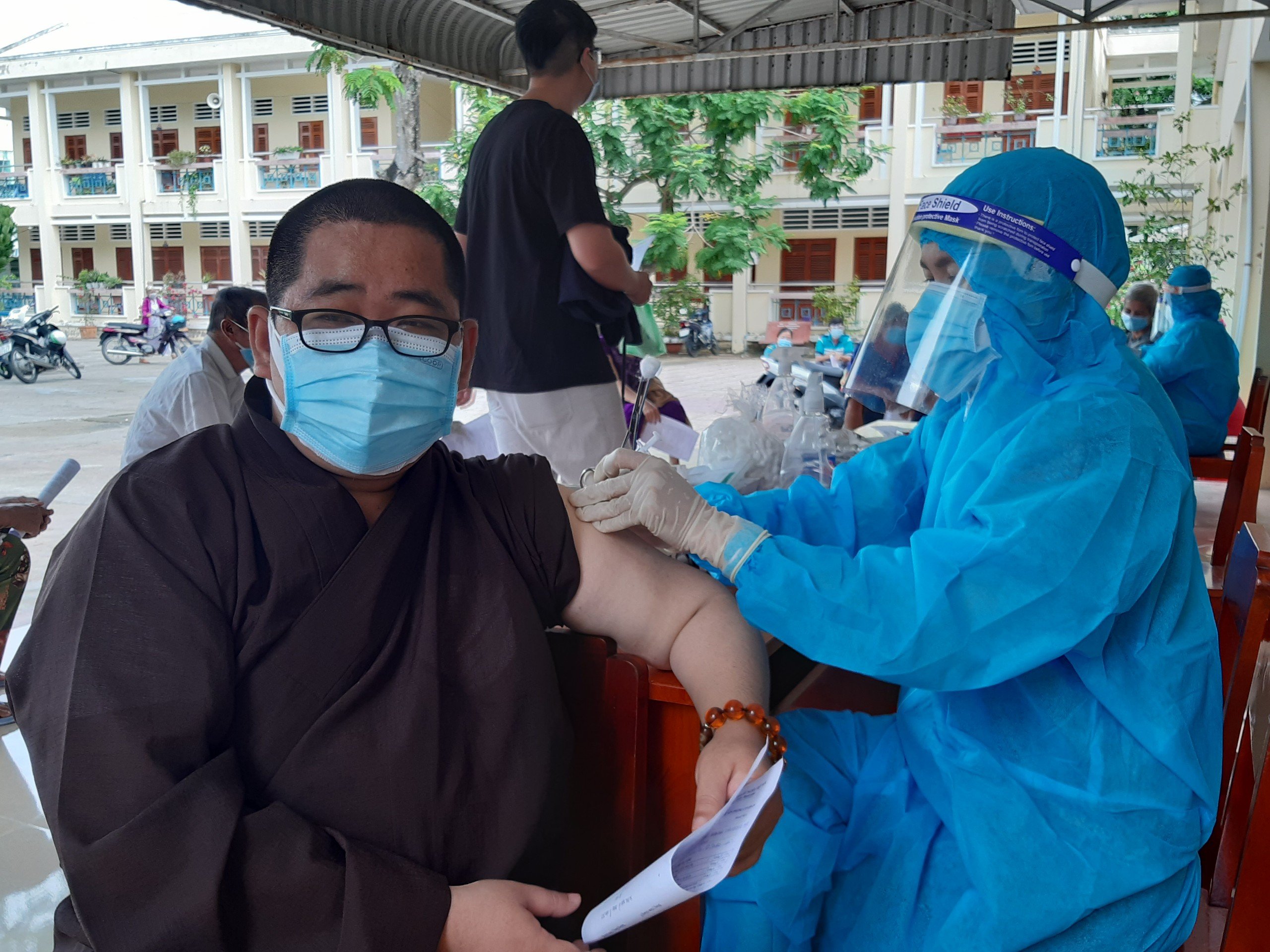 Đồng Tháp: Tăng Ni Phật giáo TP. Sa Đéc tiêm vắc xin COVID-19 mũi đầu tiên