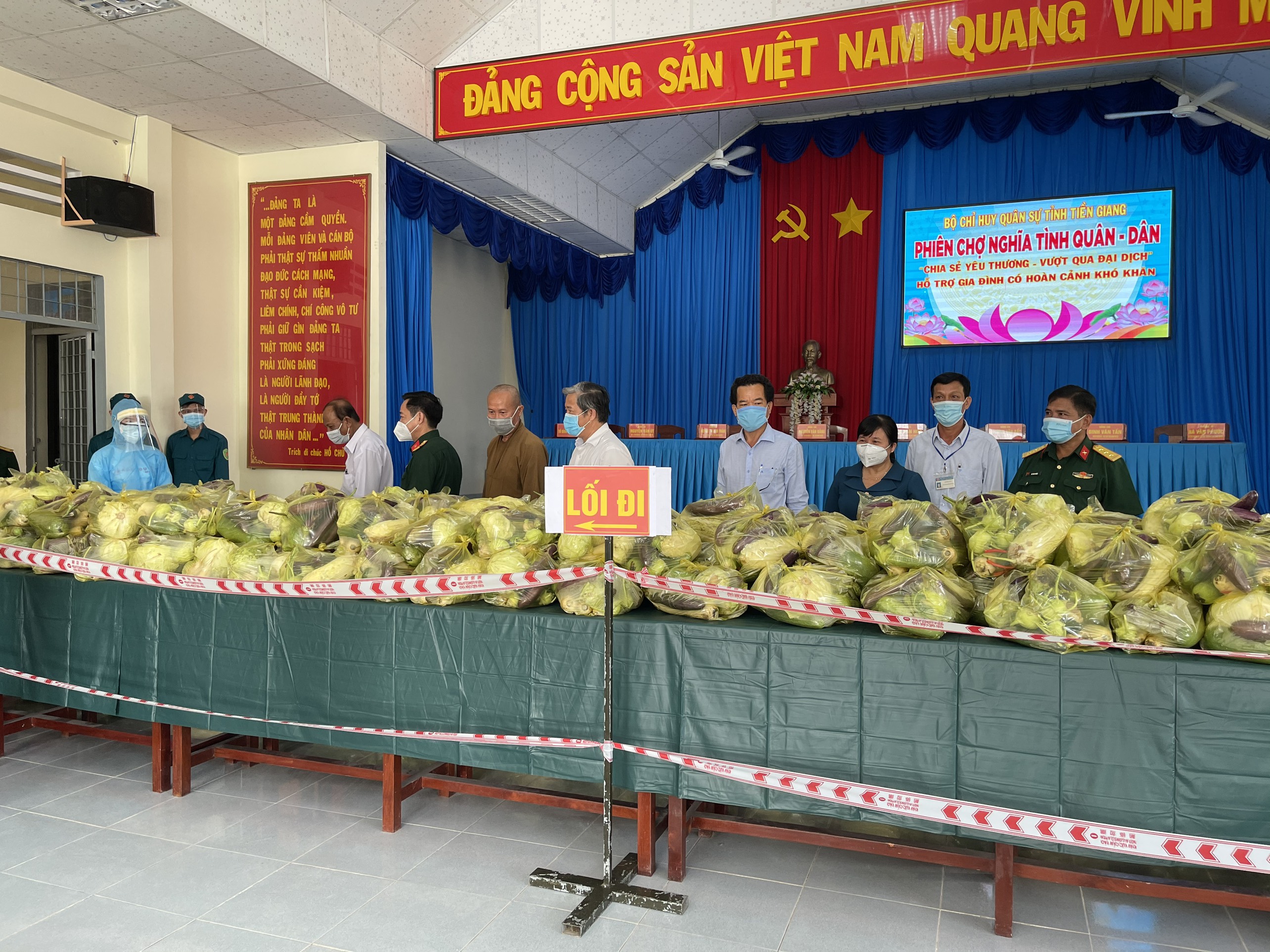 Tiền Giang: Tổ đình Phước Lâm tổ chức “Phiên chợ Nghĩa tình” hỗ trợ người dân trong đại dịch Covid-19