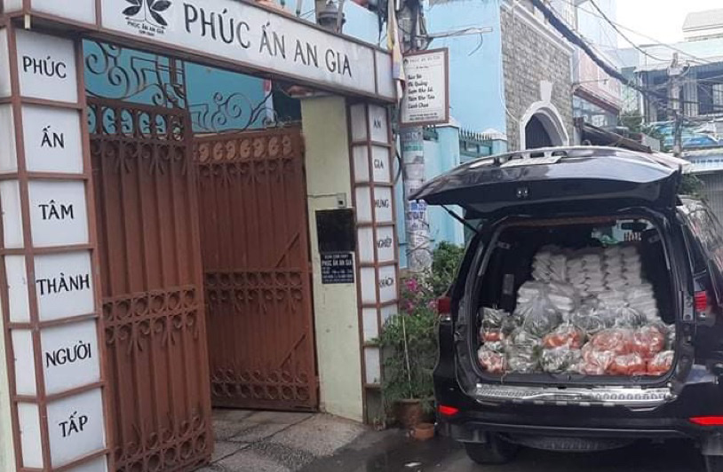 TP.HCM: Quán chay Phúc Ấn An Gia chia sẻ yêu thương với người dân trong tâm dịch