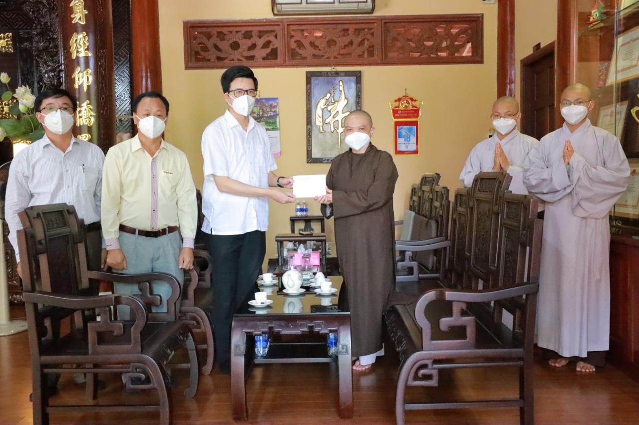 Bình  Dương: Ban Tôn giáo Chính phủ thăm chùa Thiên Quang
