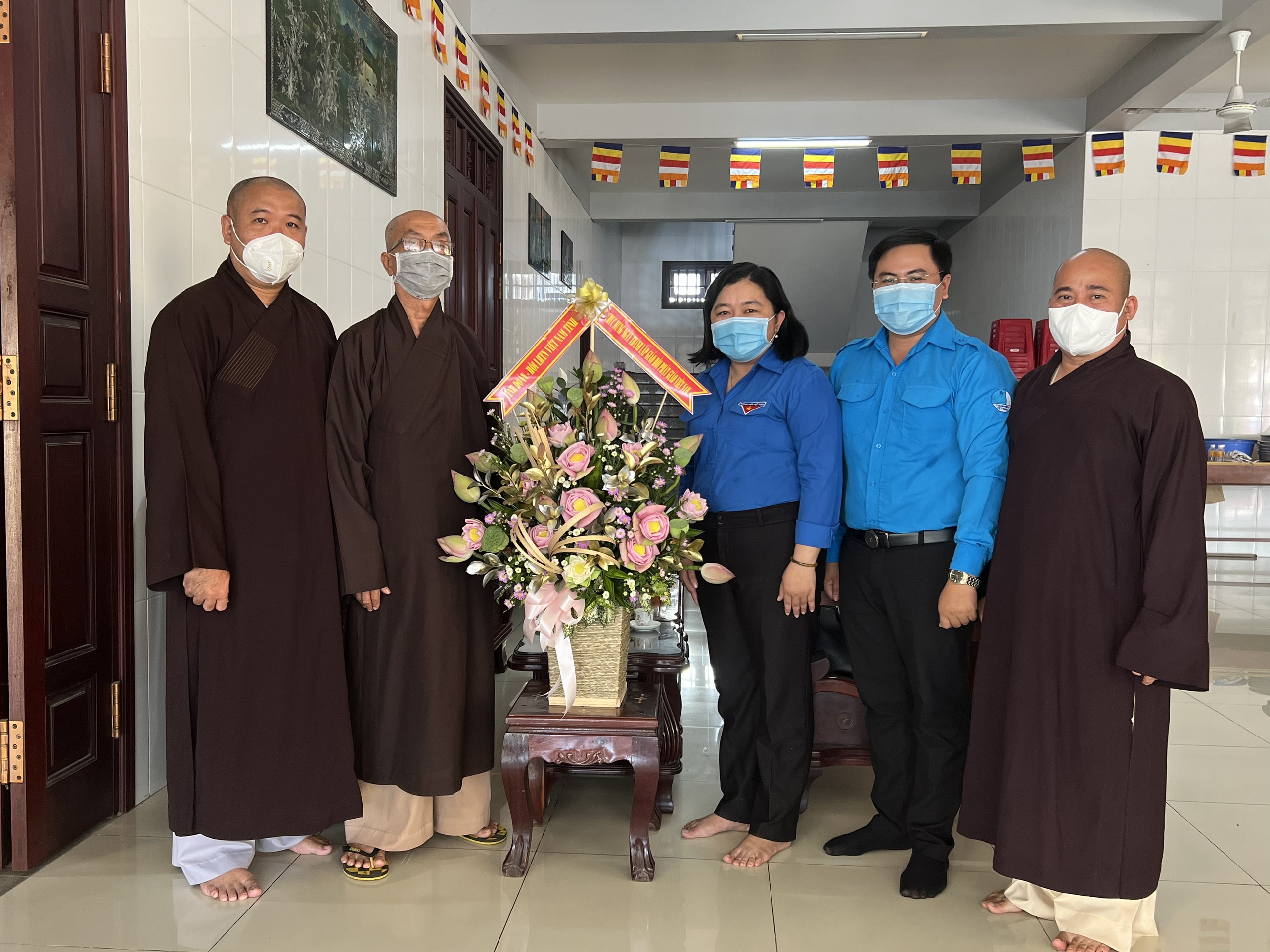 Bến Tre: Tỉnh đoàn, Hội Liên hiệp Thanh niên Việt Nam tỉnh chúc mừng Phật giáo tỉnh nhân ngày Kỷ niệm 40 năm ngày thành lập Giáo hội Phật giáo Việt Nam