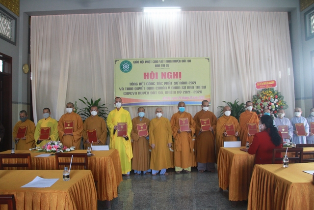 BR-VT: BTS GHPGVN huyện Đất Đỏ tổng kết Phật sự năm 2021 và trao quyết định chuẩn y nhân sự nhiệm kỳ 2021 - 2026
