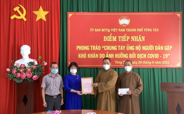 BR-VT: Ban Trị sự GHPGVN TP.Vũng Tàu trao tiền hỗ trợ phòng chống dịch cho Uỷ ban MTTQVN thành phố