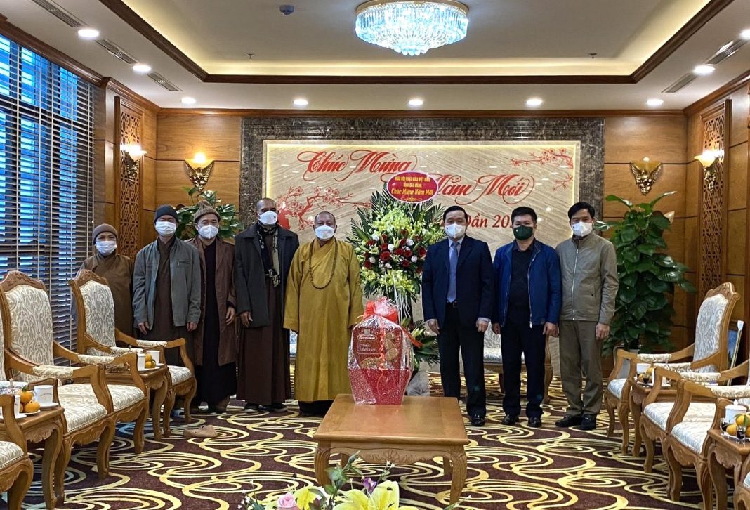 Cao Bằng: Ban Trị sự Phật giáo tỉnh chúc Tết và tặng quà Tỉnh ủy, UBND tỉnh