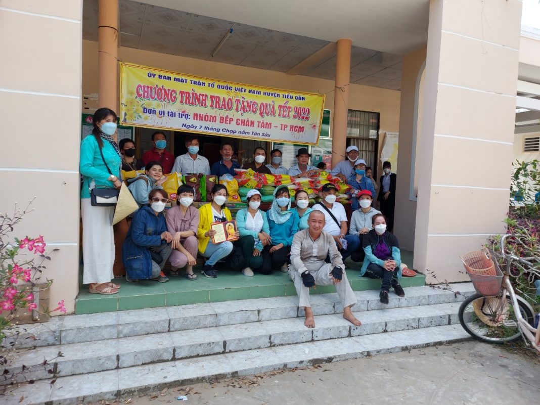 Trà Vinh: Chương trình trao tặng quà Tết 2022 hỗ trợ bà con huyện Tiểu Cần
