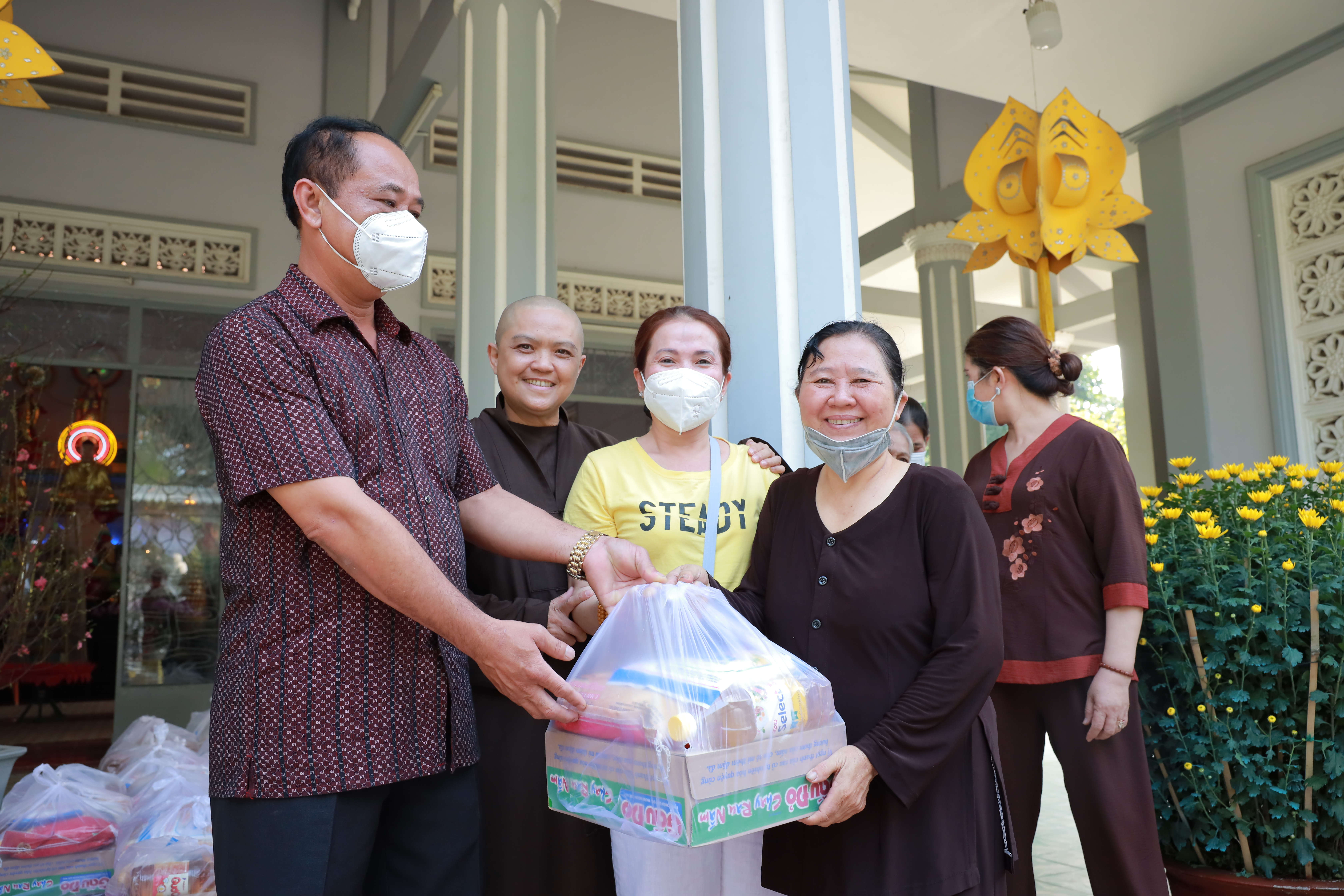 Đồng Nai: Chùa Tam Thiện (Long Thành) trao quà Tết cho người nghèo