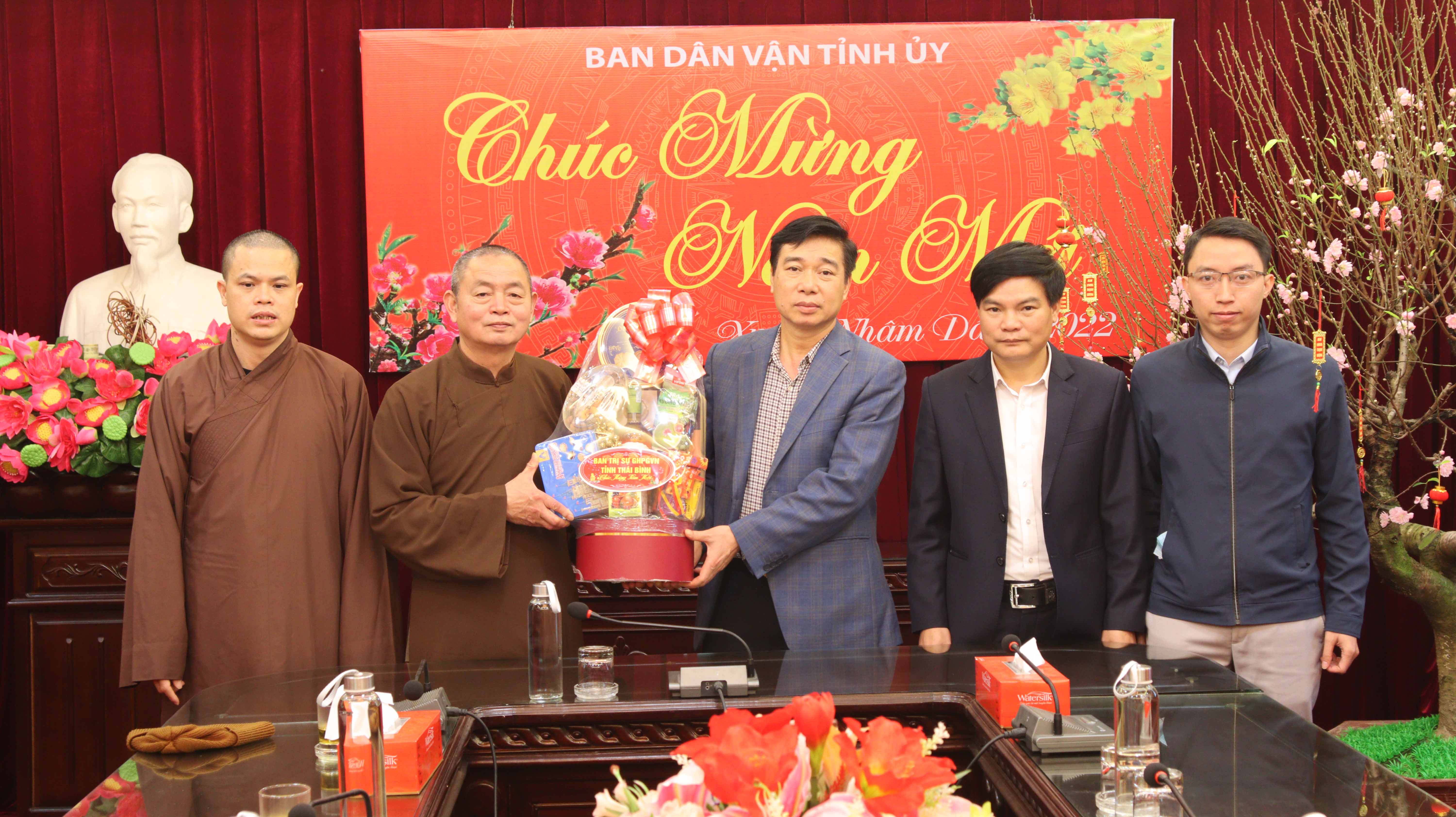 Thái Bình: Ban Trị sự Phật giáo tỉnh thăm, chúc Tết các cơ quan