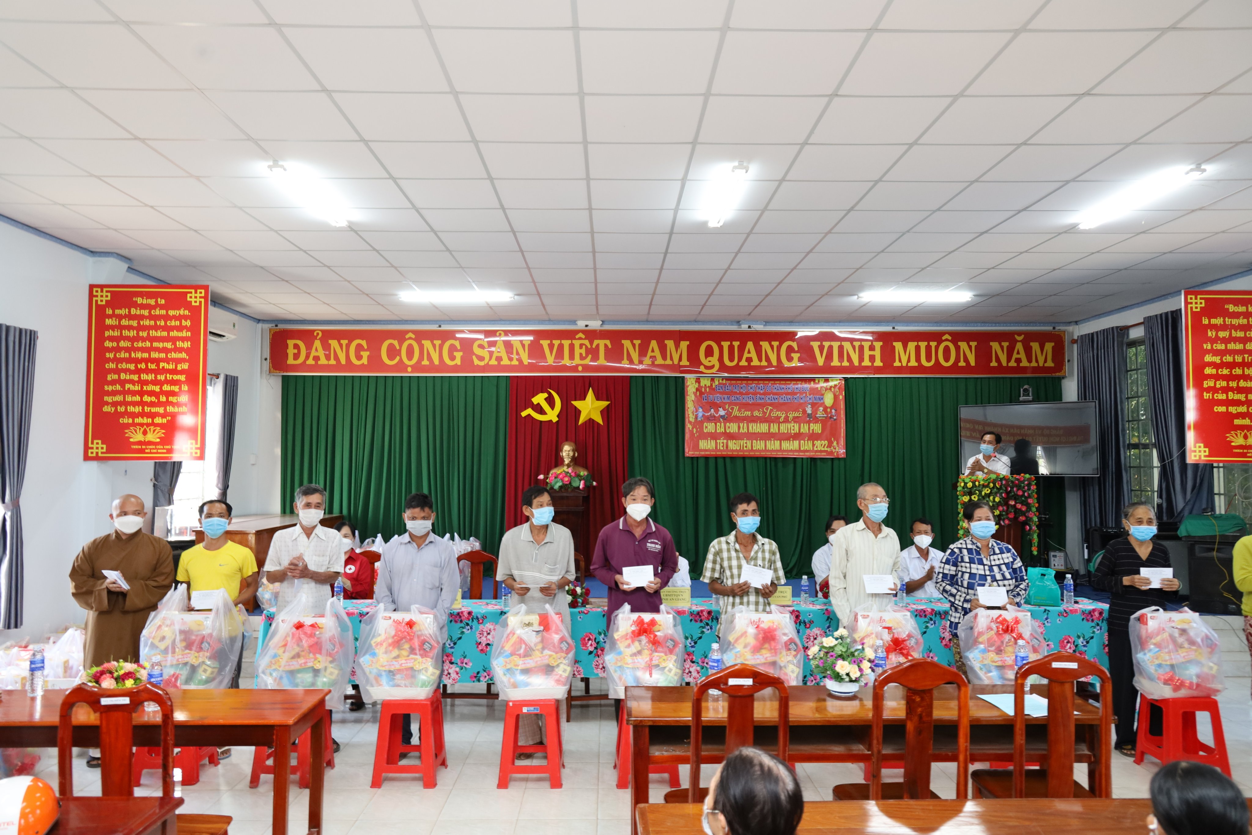 Tu viện Kim Cang mang mùa Xuân đến với người nghèo