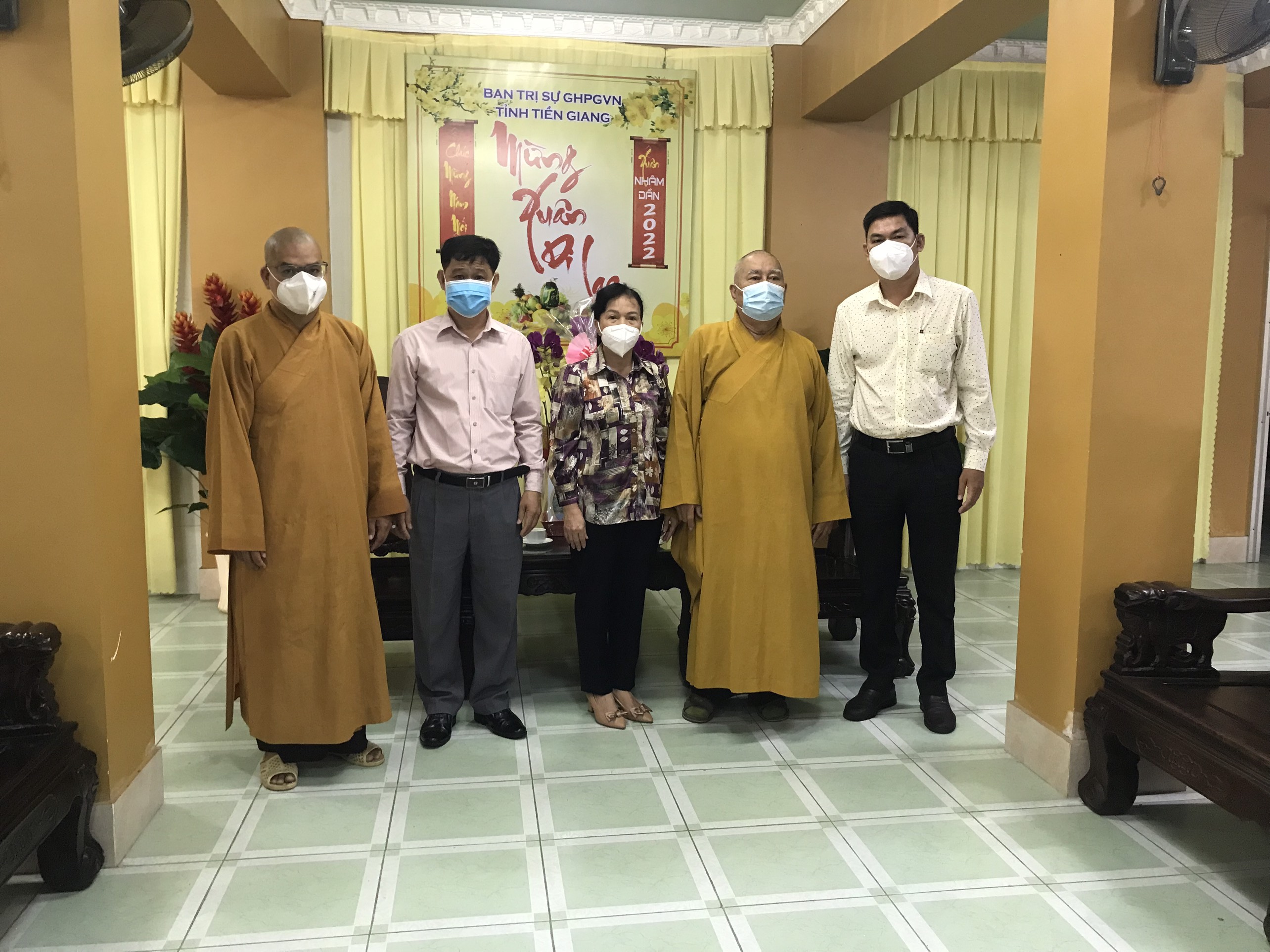 Tiền Giang: Ban Tôn giáo và các đoàn chúc Tết đến Hòa thượng Thích Huệ Minh- Trưởng ban Trị sự Phật giáo tỉnh