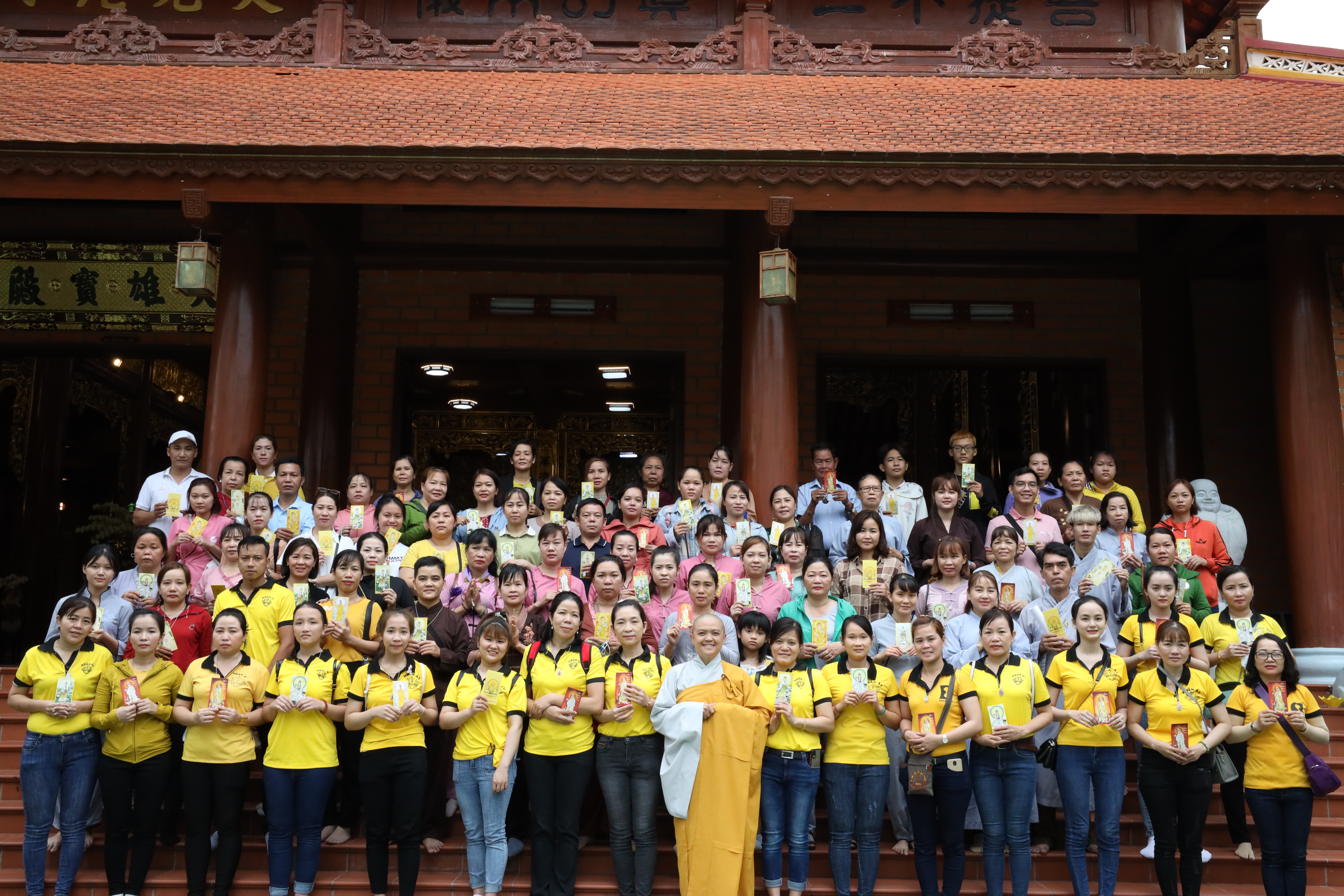 Bình Dương: Công nhân viên Cty Freetrend-Khu Chế xuất Linh Trung I về chùa Thiên Quang nghe Pháp đầu Xuân Nhâm Dần