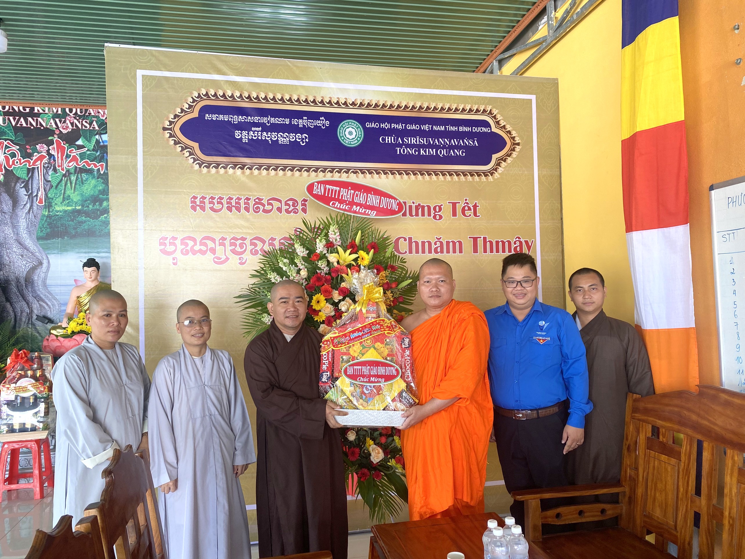 Bình Dương: Thường trực Ban TT-TT Phật giáo  tỉnh và Ban Thư ký Hội Liên hiệp Thanh niên Việt Nam tỉnh thăm và chúc mừng Tết cổ truyền Chôl Chnăm Thmây