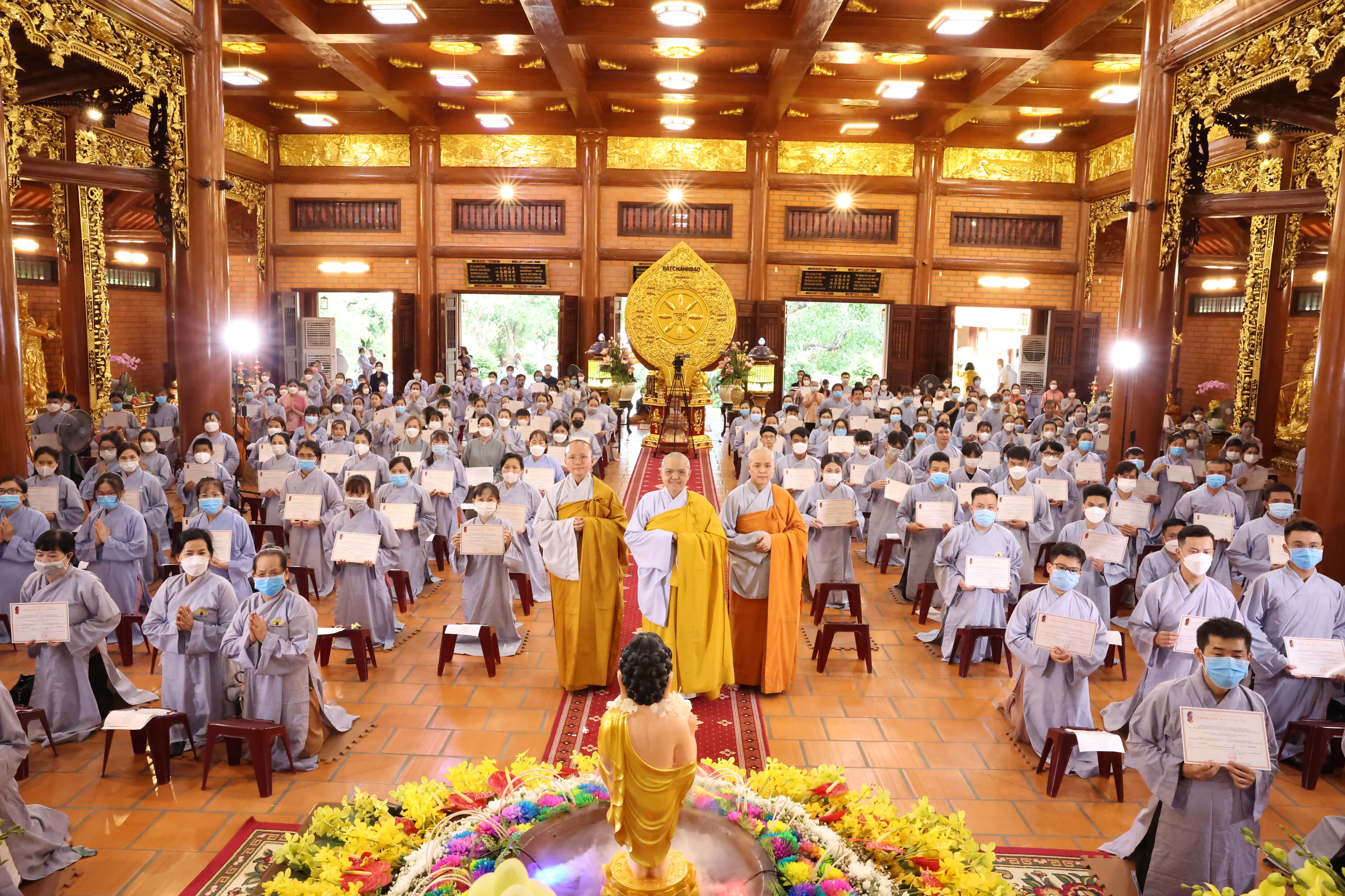 Bình Dương: Lễ quy y Tam bảo cho 500 Phật tử mùa Phật Đản