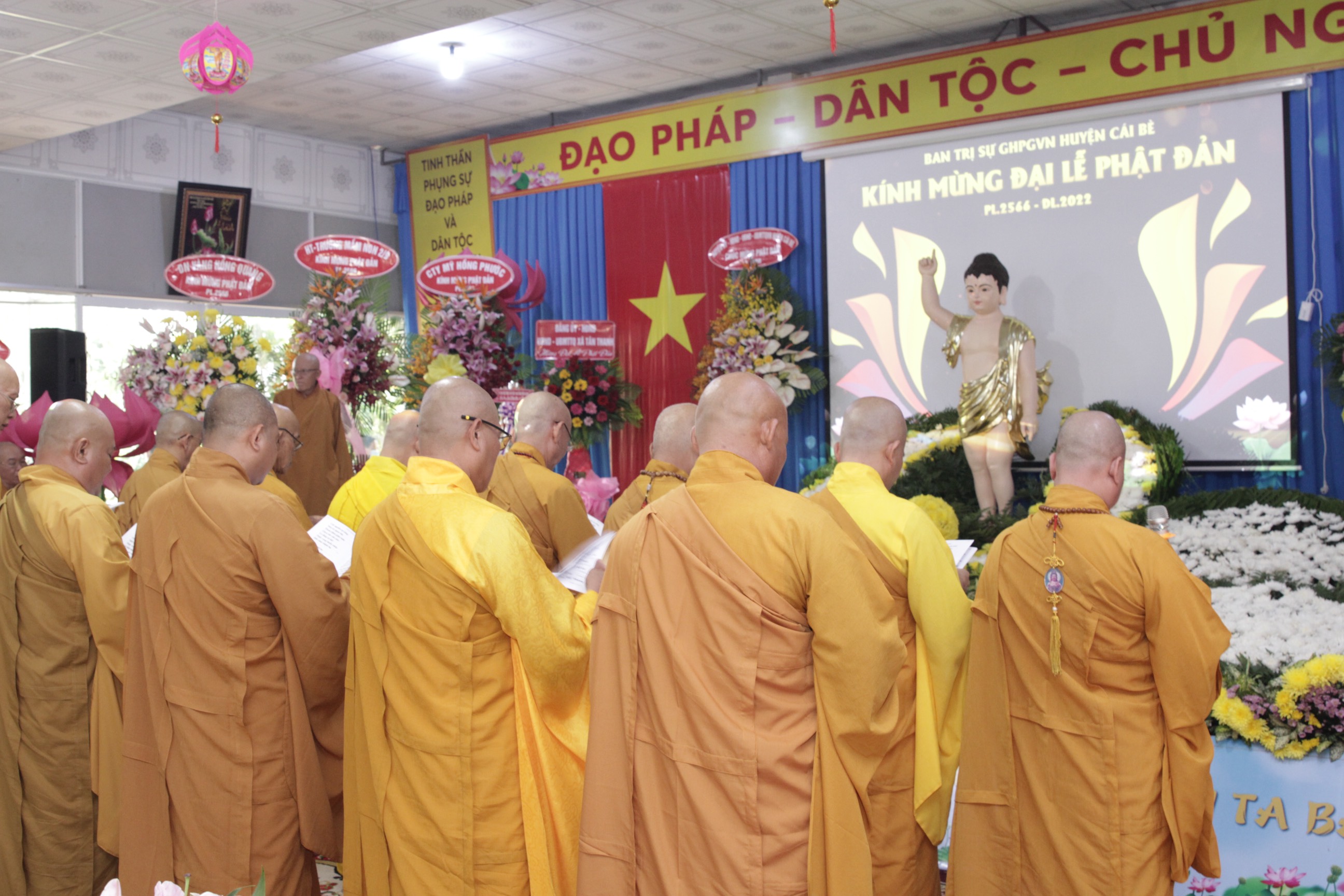 Tiền Giang: Ban Trị sự Phật giáo huyện Cái Bè trọng thể Kính mừng Phật đản PL.2566