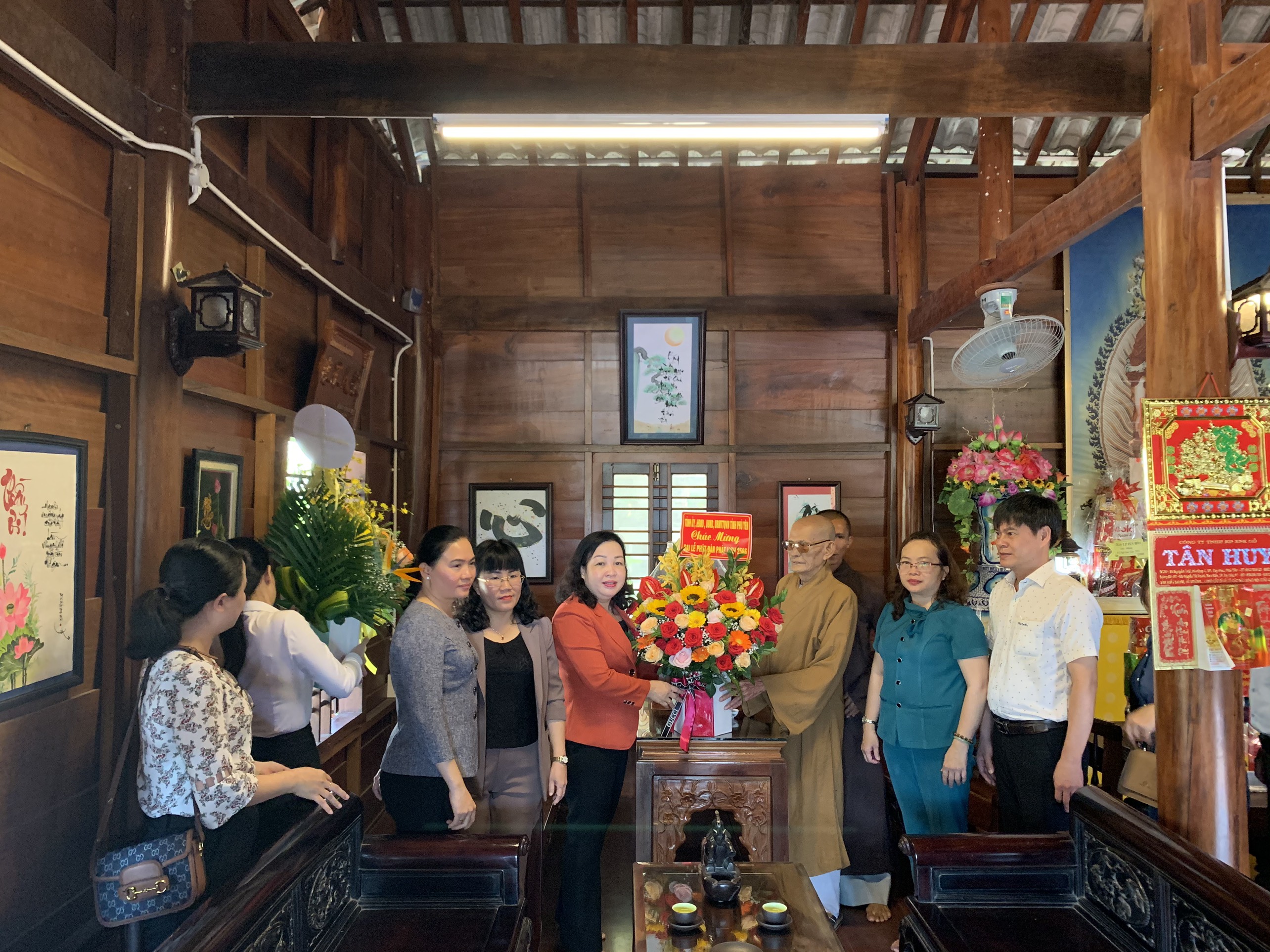 Phú Yên: Đoàn lãnh đạo tỉnh thăm và chúc mừng Đại lễ Phật Đản PL.2566 - DL.2022