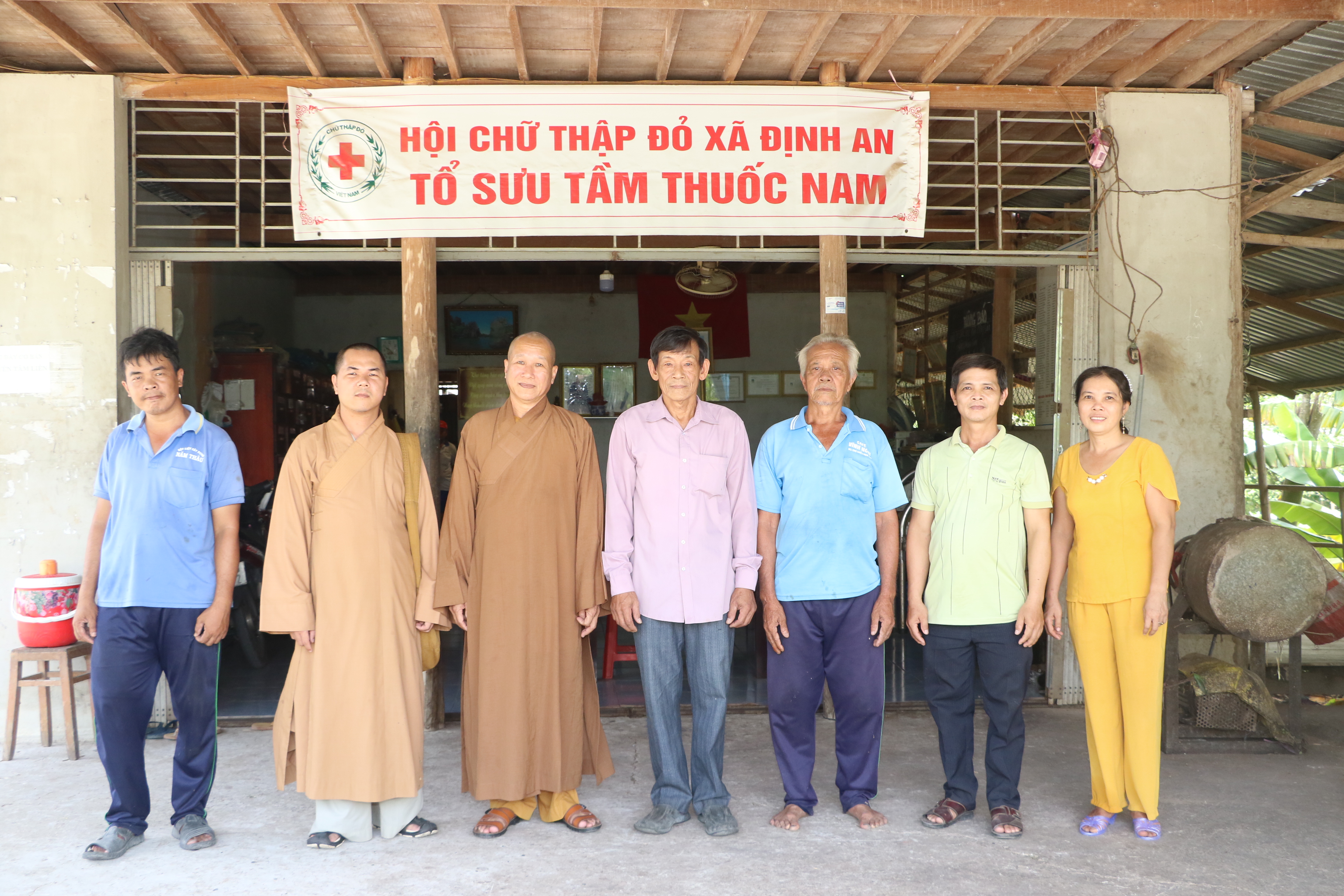 Đồng Tháp: Chùa An Khánh (huyện Lấp Vò) hỗ trợ phòng thuốc nam xã Định An