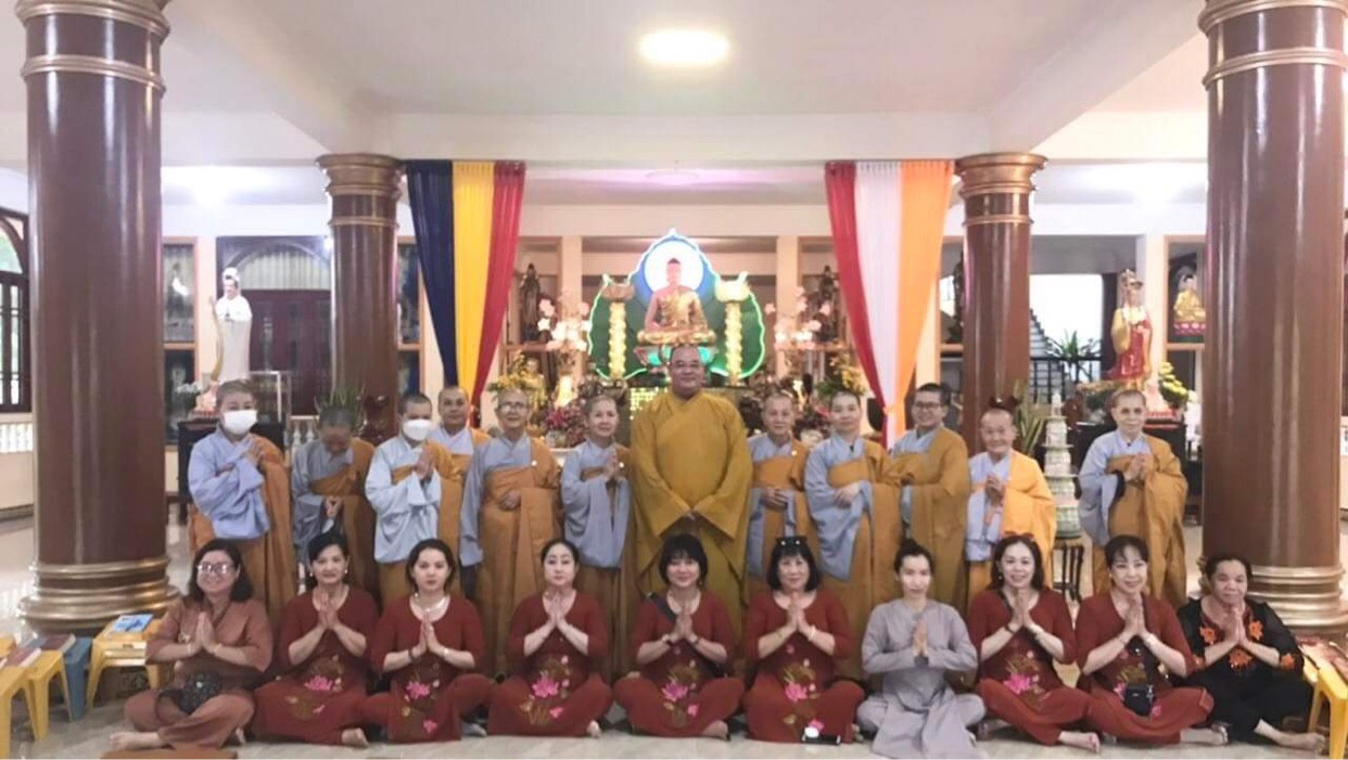 Hậu Giang: Chùa Bửu Liên thăm và cúng dường các trường hạ