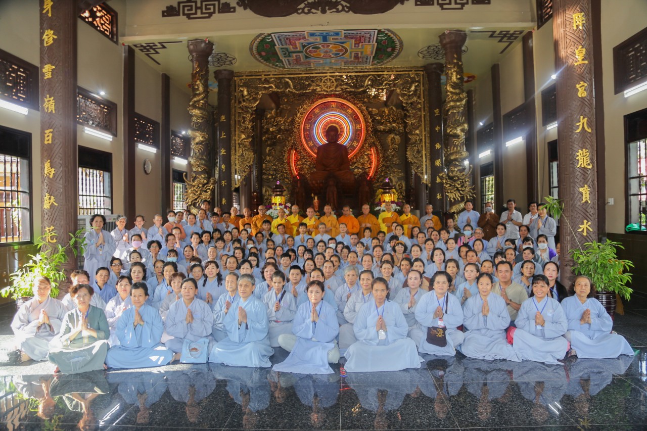 Hậu Giang: BTS huyện Châu Thành A và chùa Hoằng Pháp thăm và cúng dường các trường hạ trong tỉnh