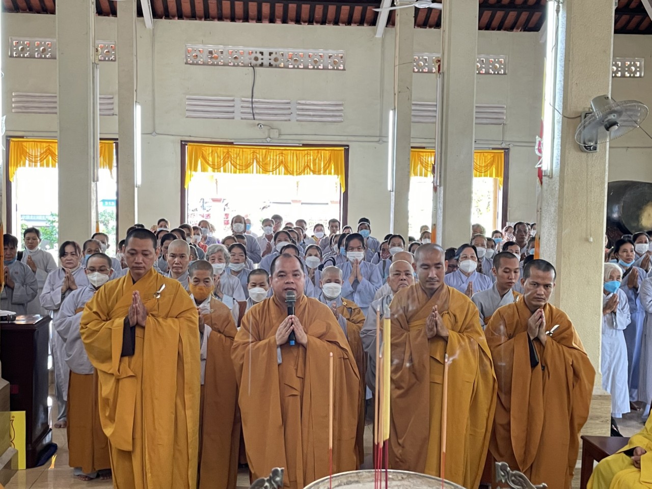 Bến Tre: Phái đoàn Ban Trị Sự GHPGVN huyện Thạnh Phú cúng dường trường hạ   