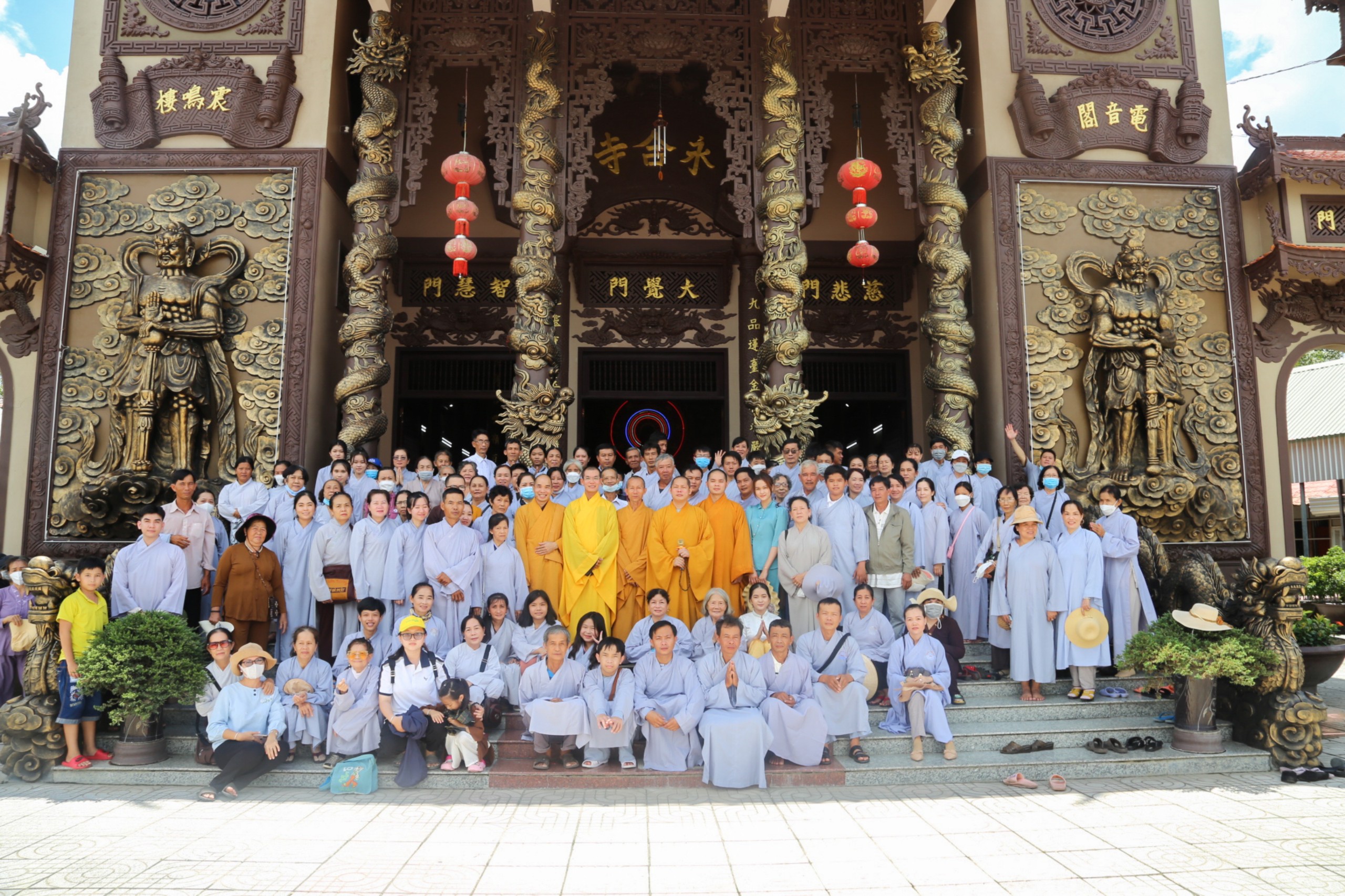 Hậu Giang: Các đoàn đến thăm và cúng dường trường hạ trong tỉnh